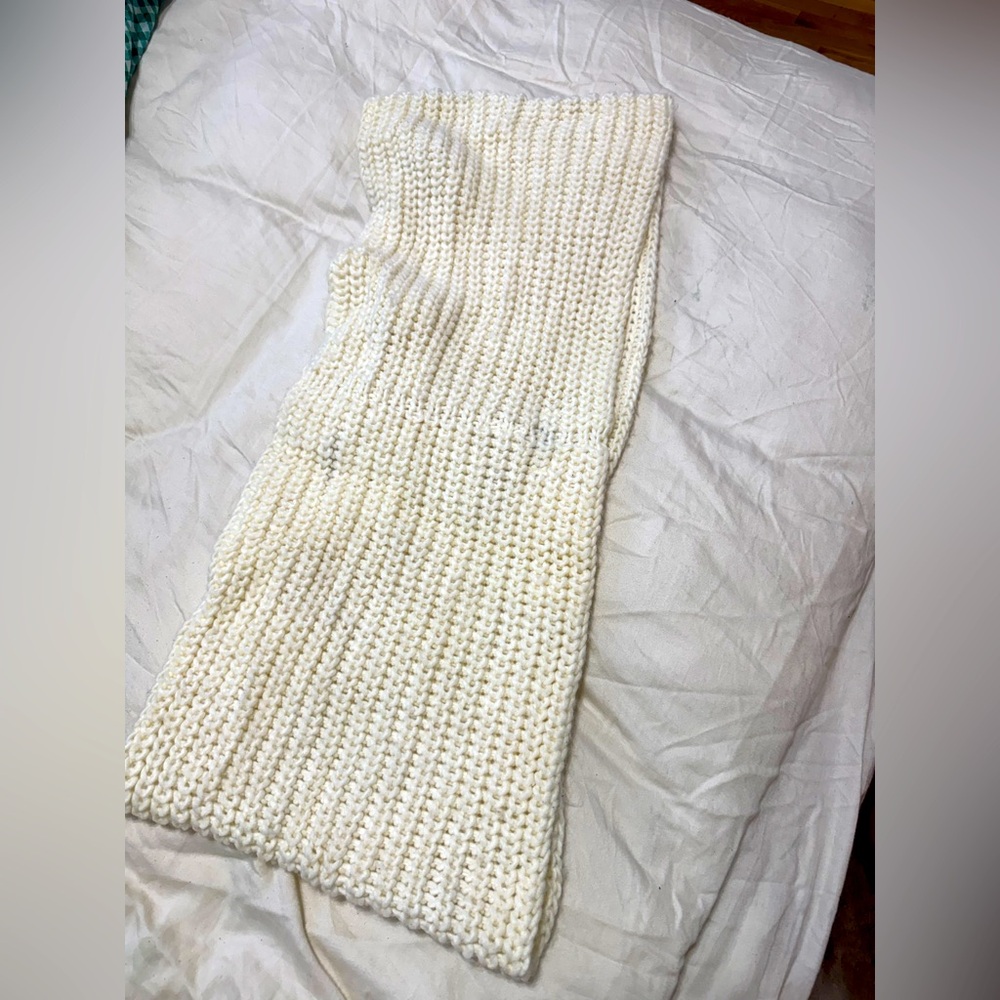 Abercrombie Cream White Infinity Scarf Wool